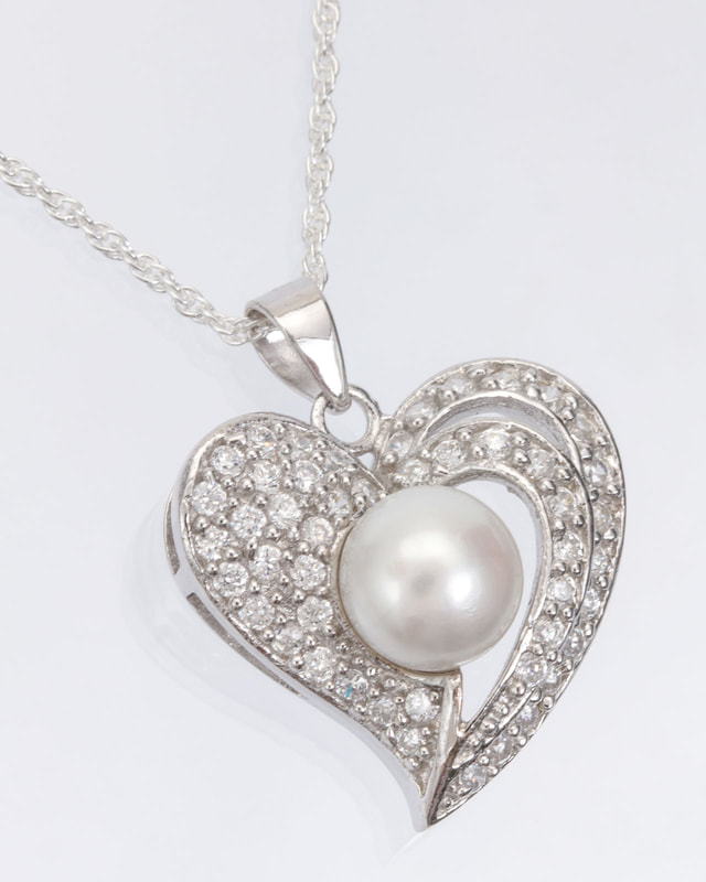 Jewelry Photography pearl and silver necklace